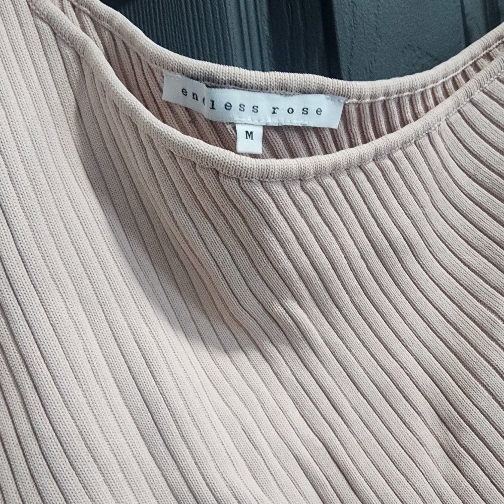 One sided pink sweater endless rose size medium - Picture 2 of 3